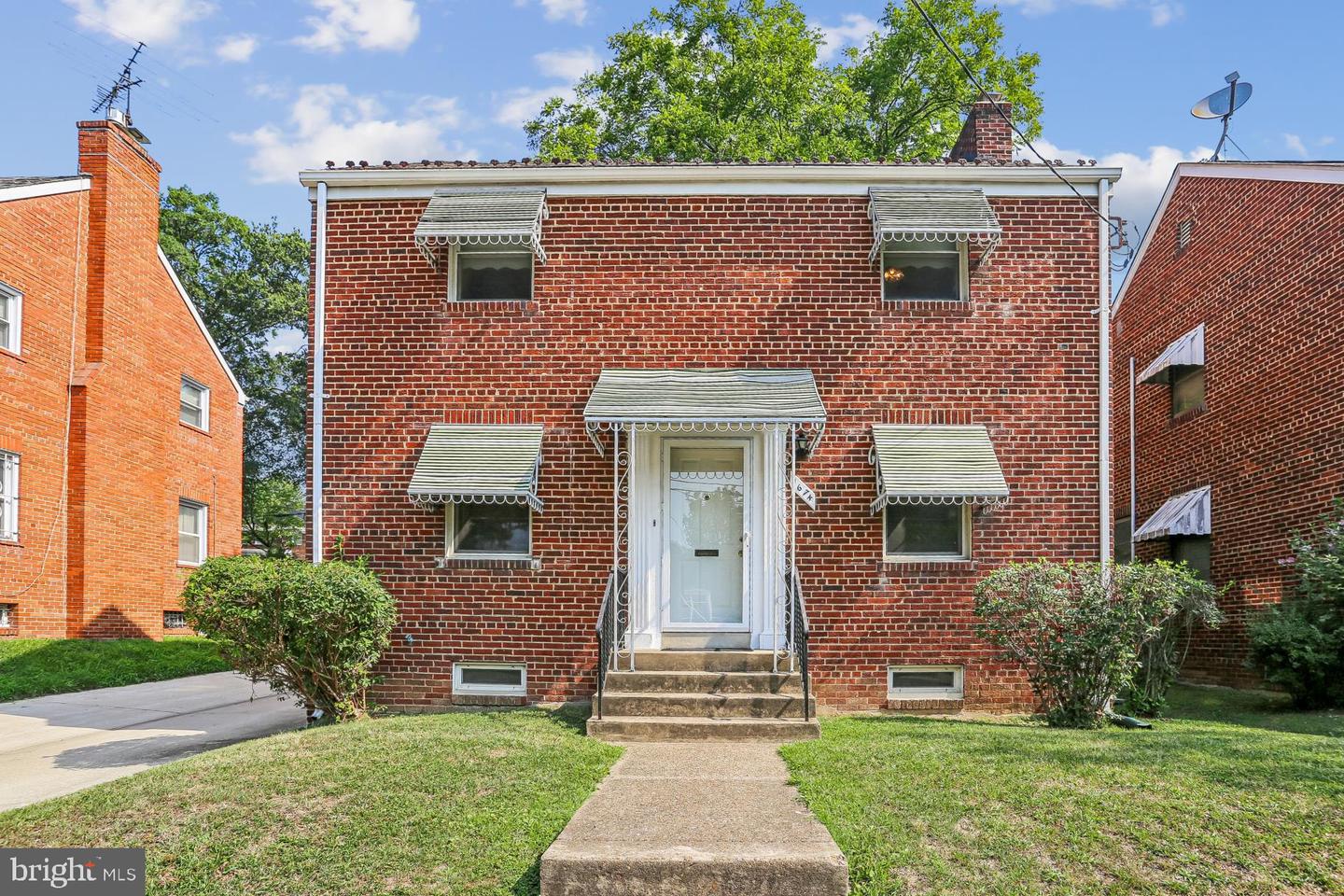 1674 Varnum Pl Ne Property Photo 1