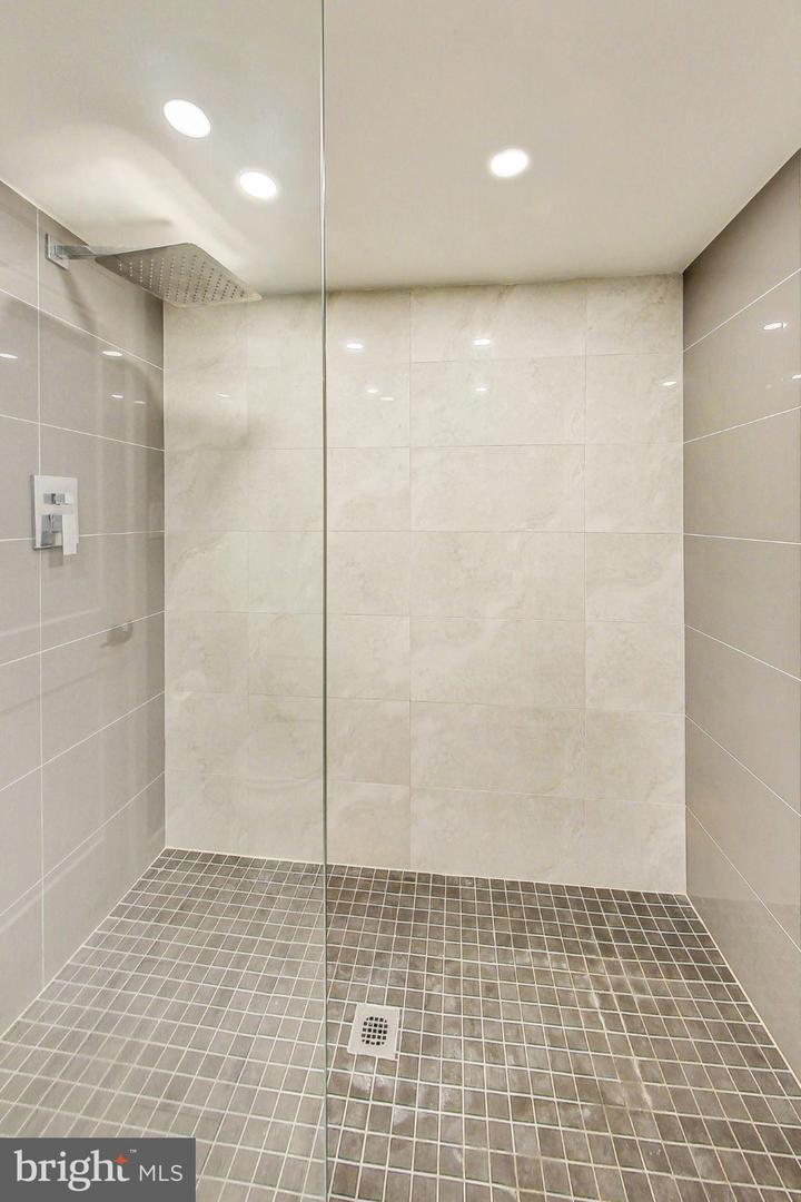 5008 6th Pl Ne Property Photo 18