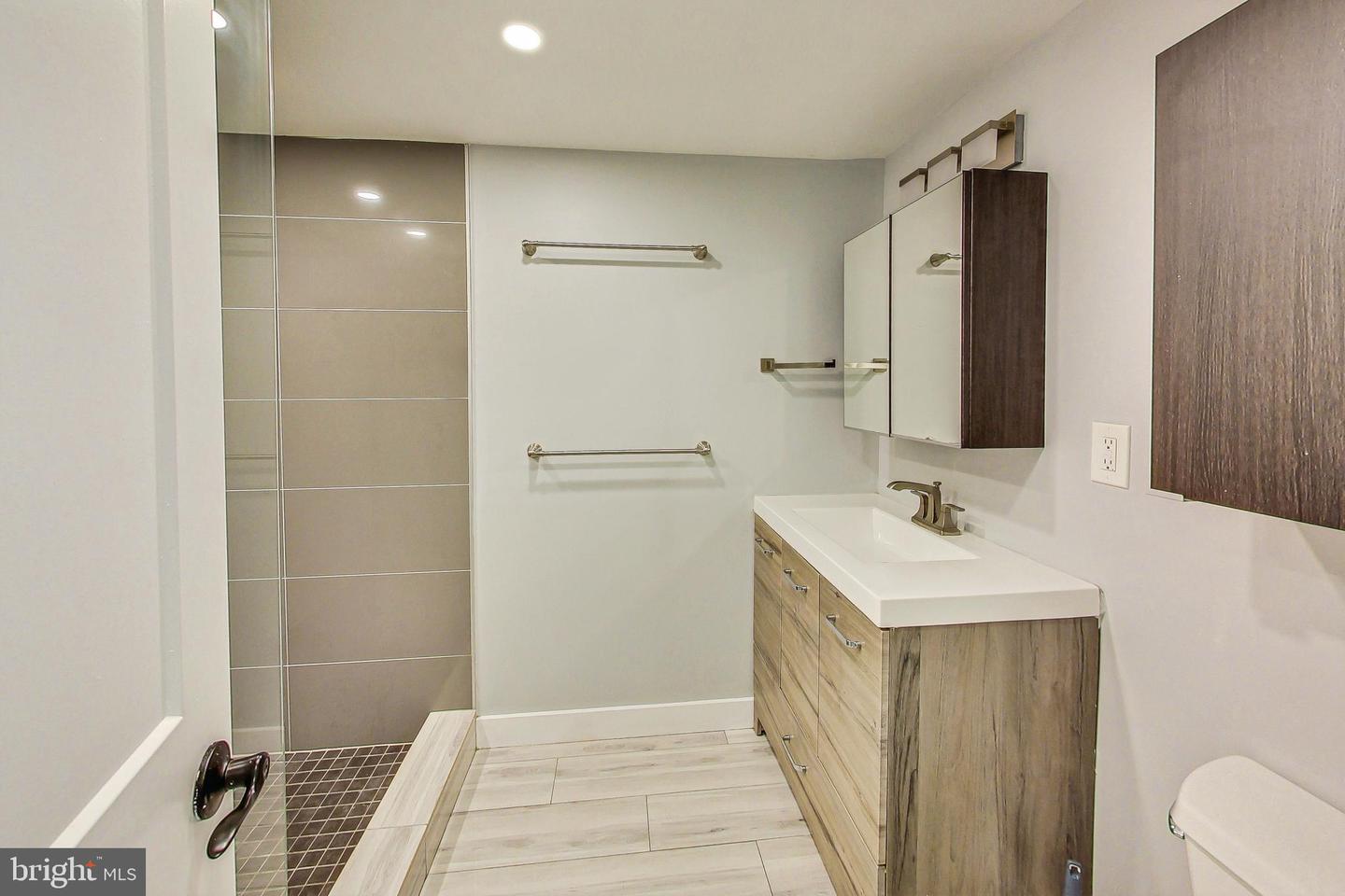 5008 6th Pl Ne Property Photo 19