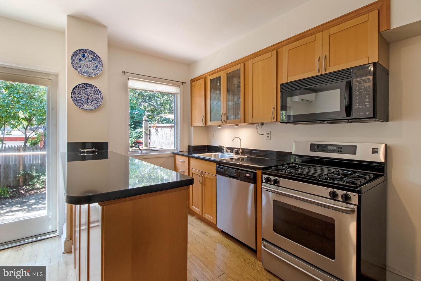 2224 Observatory Pl Nw Property Photo 6