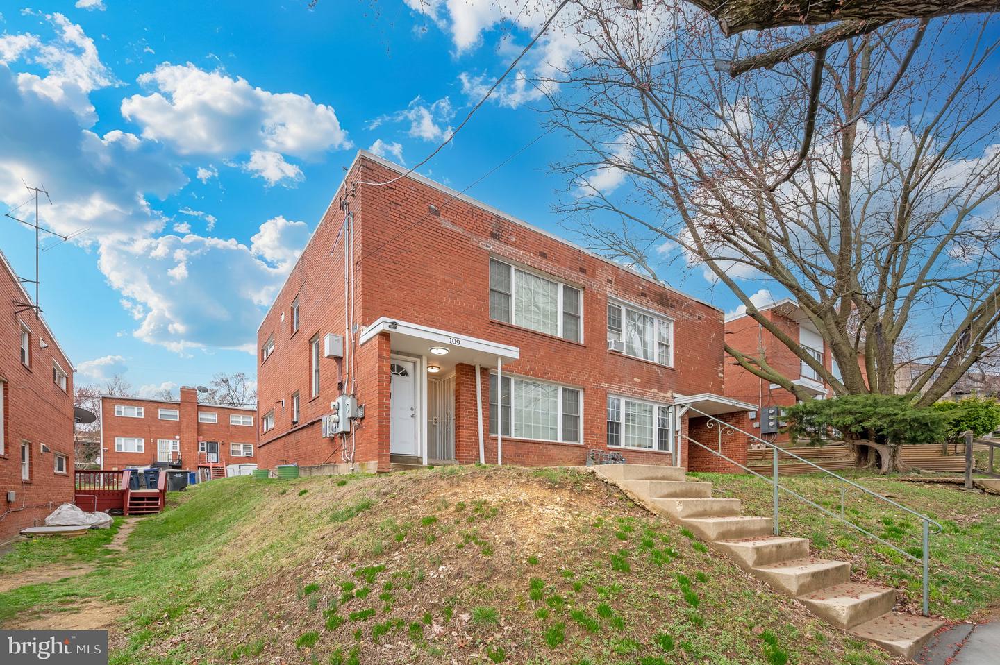 109 WEBSTER ST NE Property Photo 1