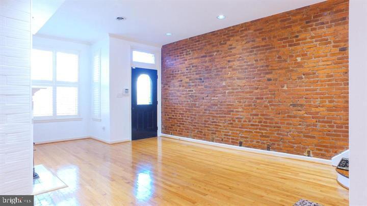 1209 E St Ne Property Photo 2