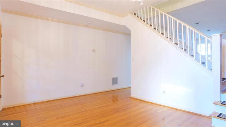 1209 E St Ne Property Photo 8