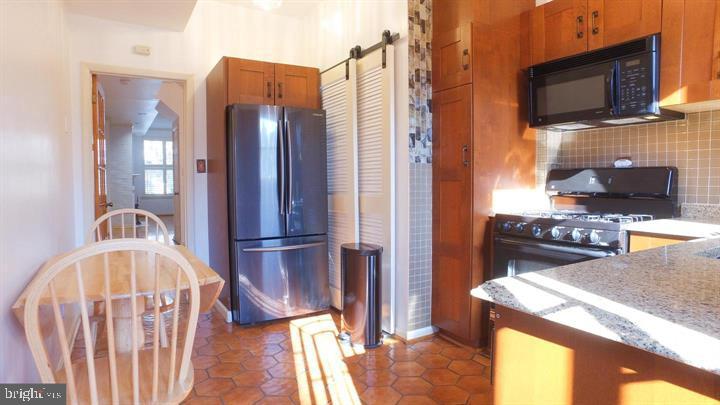 1209 E St Ne Property Photo 10