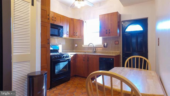 1209 E St Ne Property Photo 11