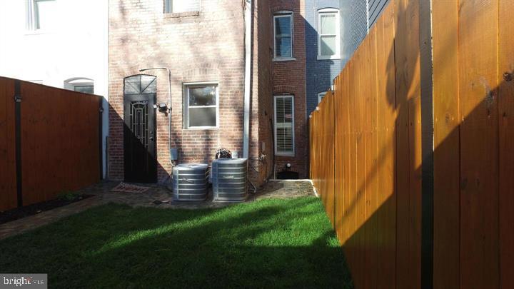 1209 E St Ne Property Photo 15