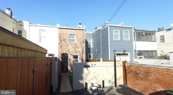 1209 E St Ne Property Photo 38