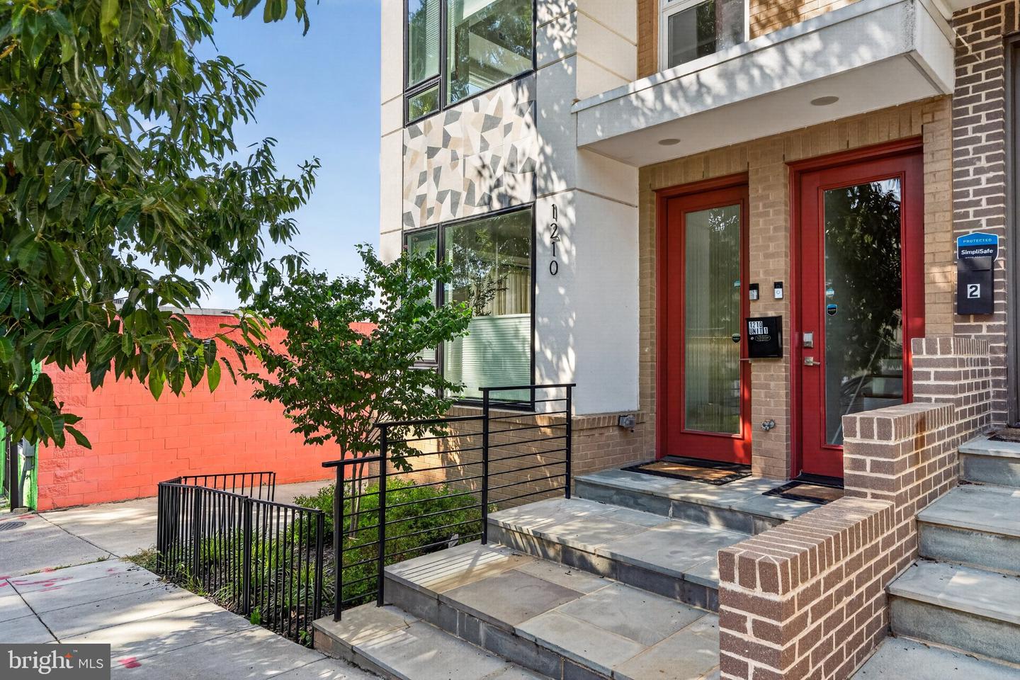 1210 Queen St Ne #1 Property Photo 1