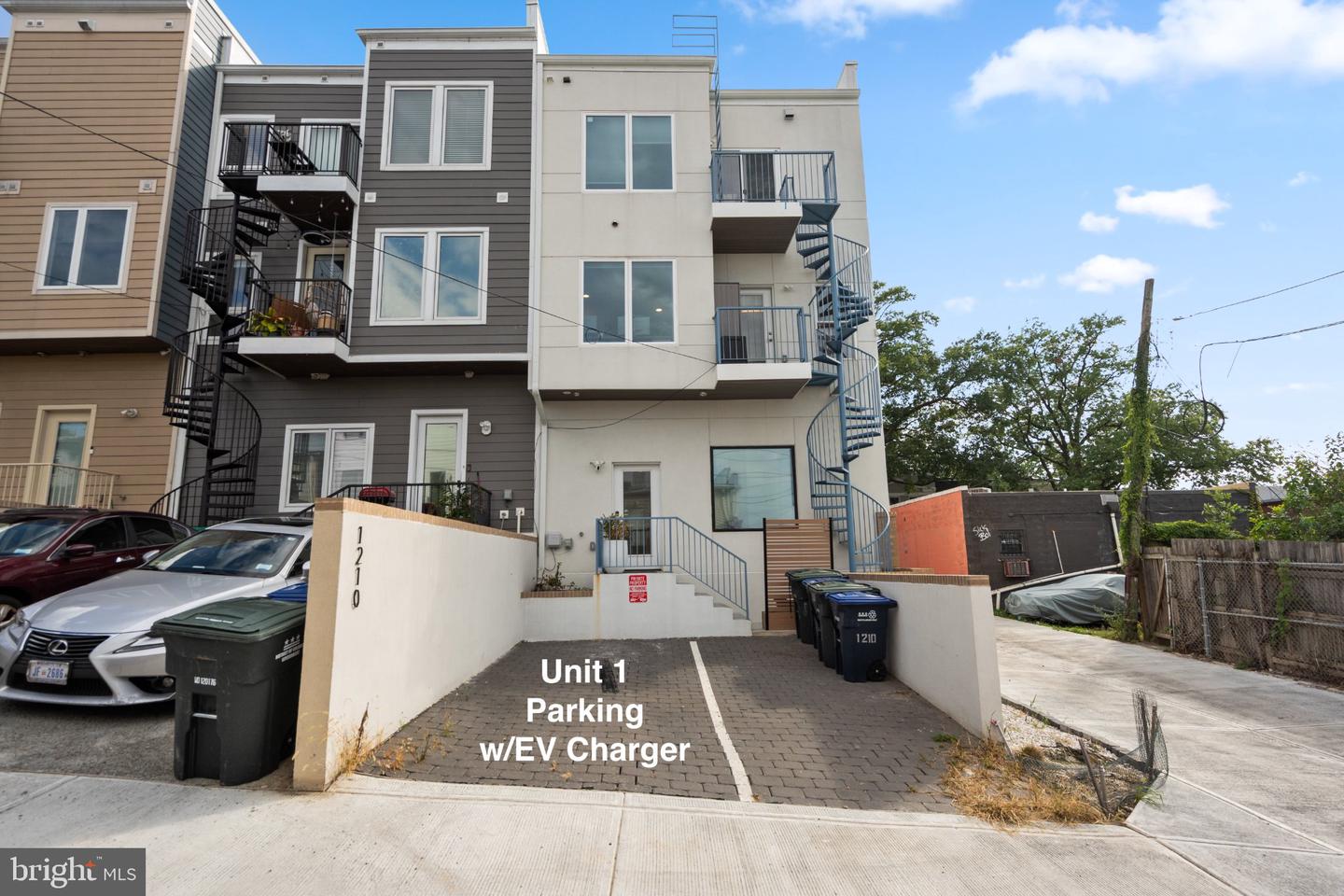 1210 Queen St Ne #1 Property Photo 2