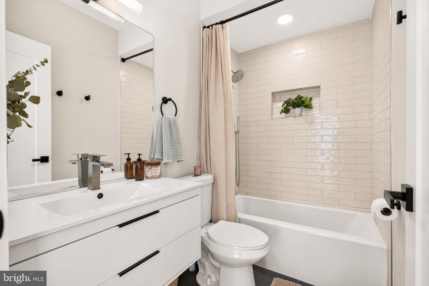1210 Queen St Ne #1 Property Photo 34