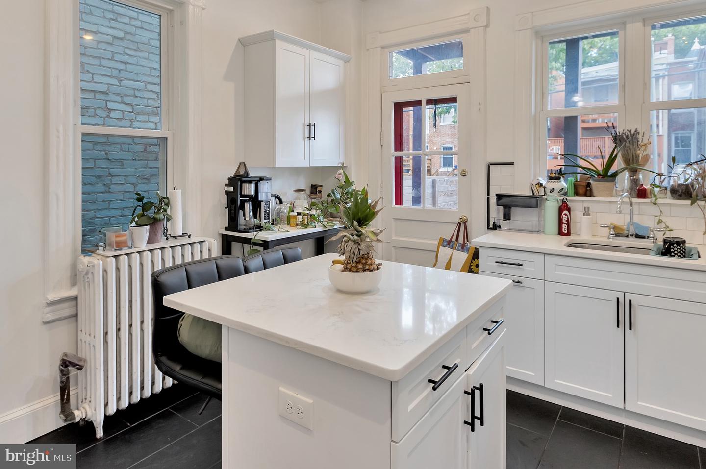 48 Q St Ne #a Property Photo 5