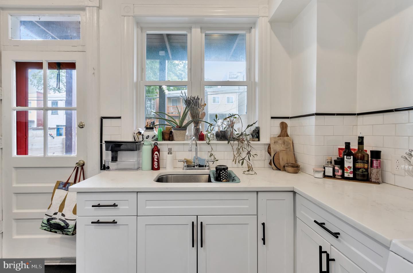 48 Q St Ne #a Property Photo 6