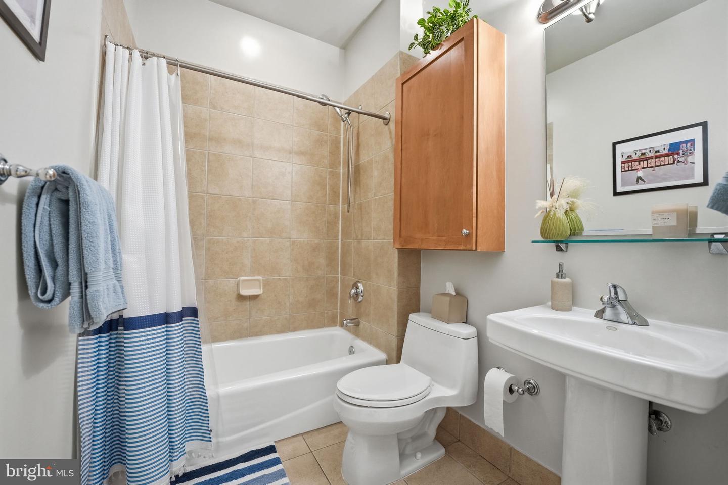 2328 Champlain St Nw #302 Property Photo 38