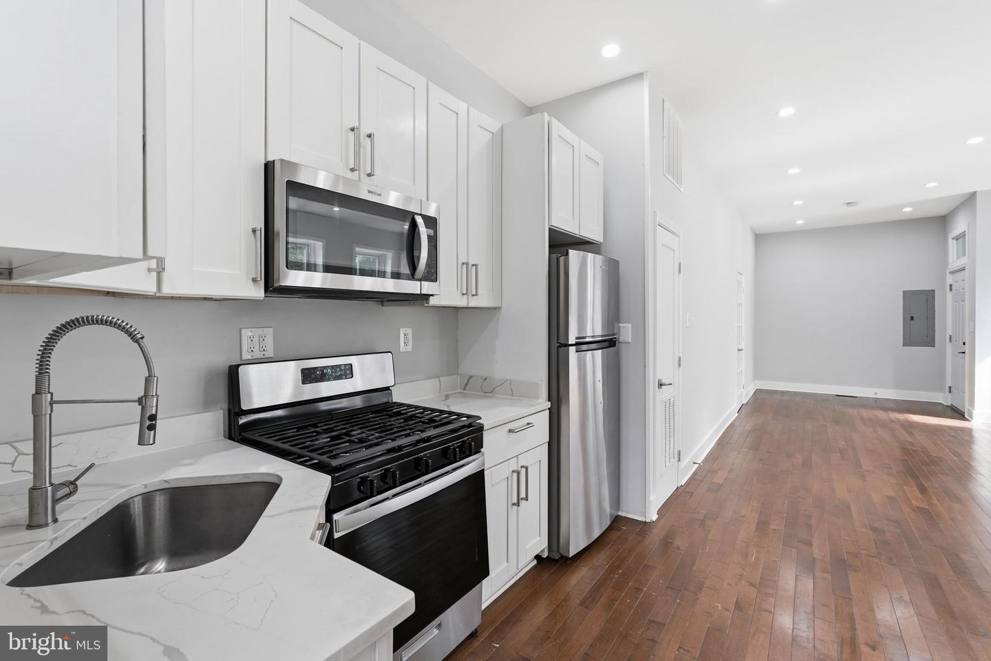 1618 1st St Ne #1 Property Photo 5