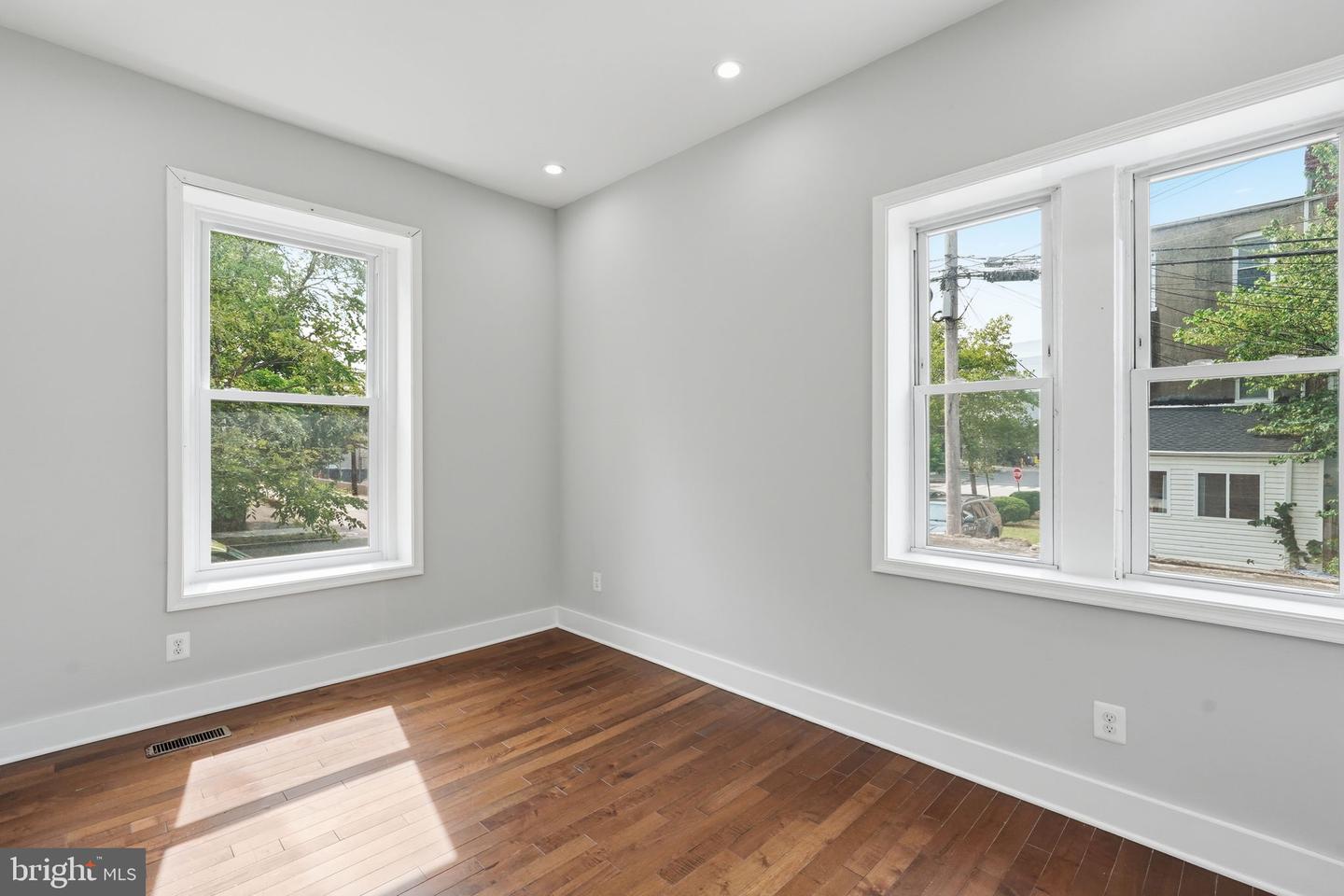 1618 1st St Ne #1 Property Photo 7