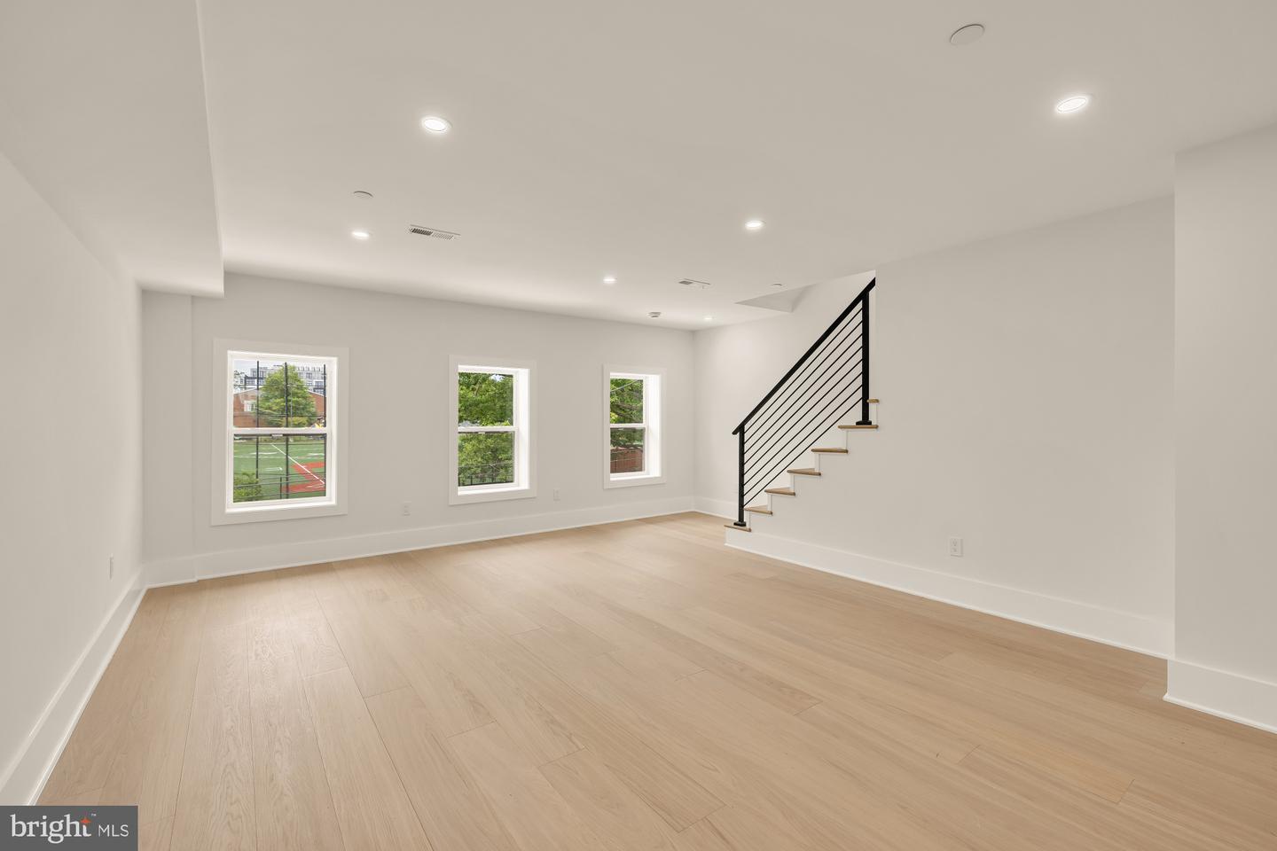 5703 9th St Nw #b Property Photo 4