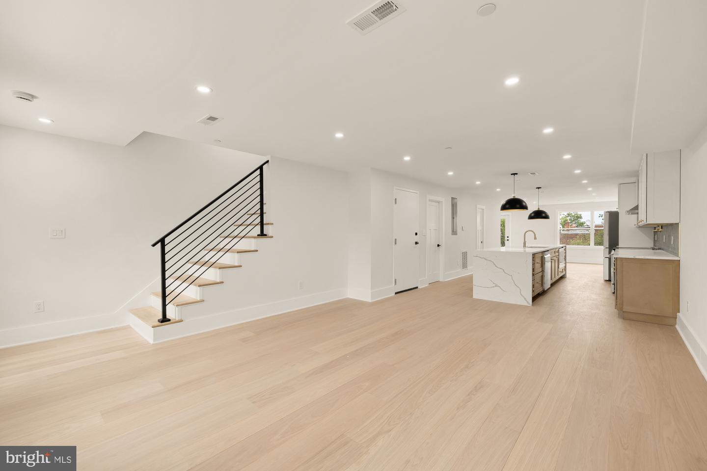 5703 9th St Nw #b Property Photo 5