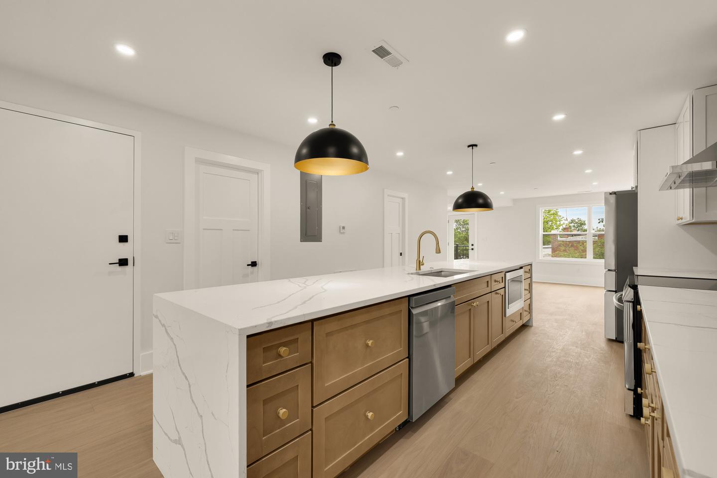 5703 9th St Nw #b Property Photo 6