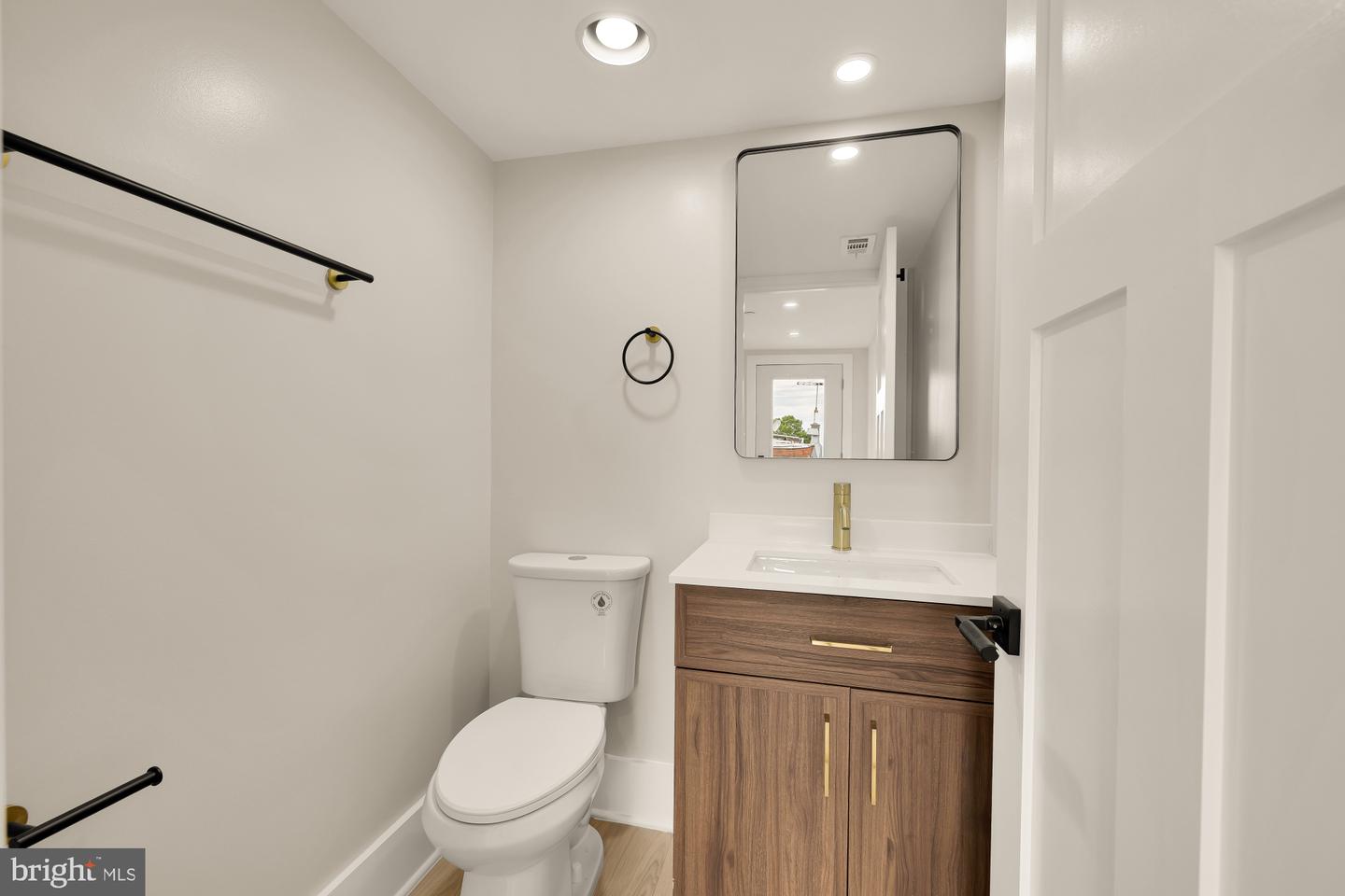 5703 9th St Nw #b Property Photo 16