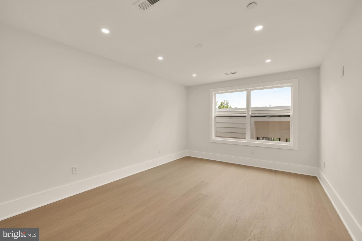5703 9th St Nw #b Property Photo 20