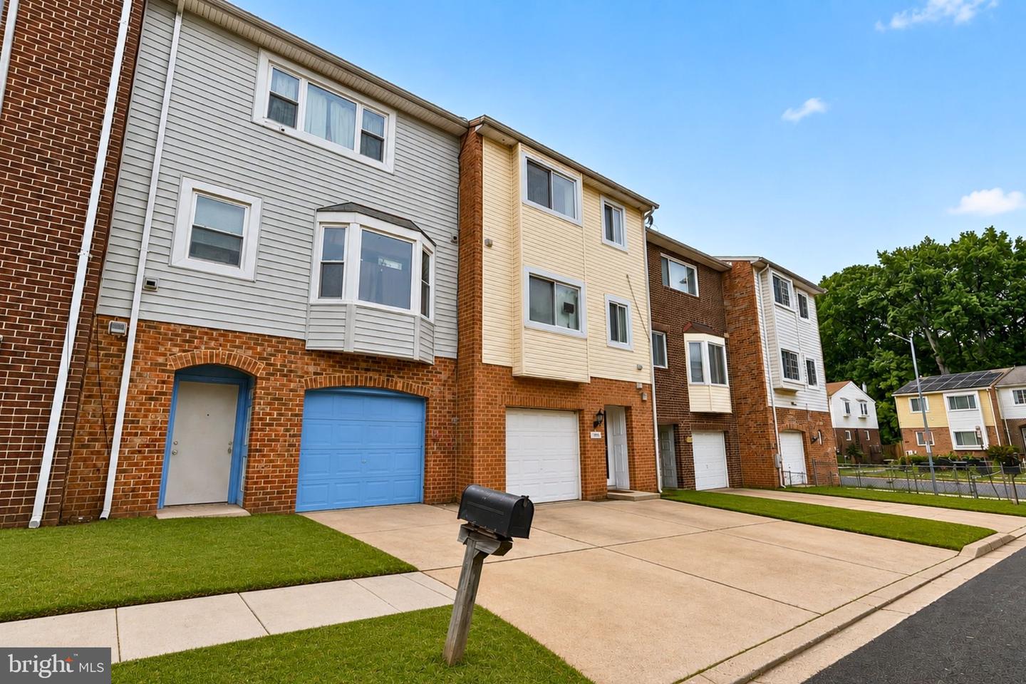 1915 Valley Ter Se Property Photo 3