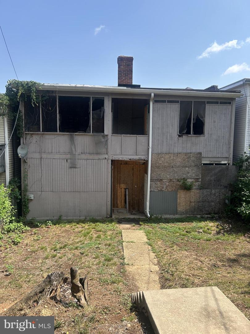 1239 Meigs Pl Ne Property Photo 2