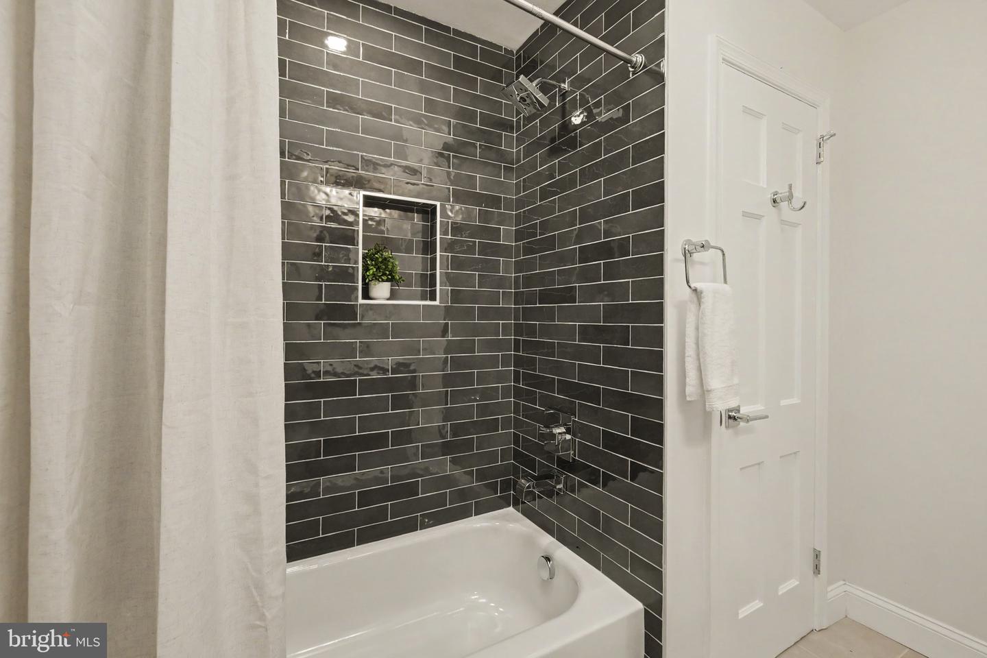 2613 Newton St Ne Property Photo 58