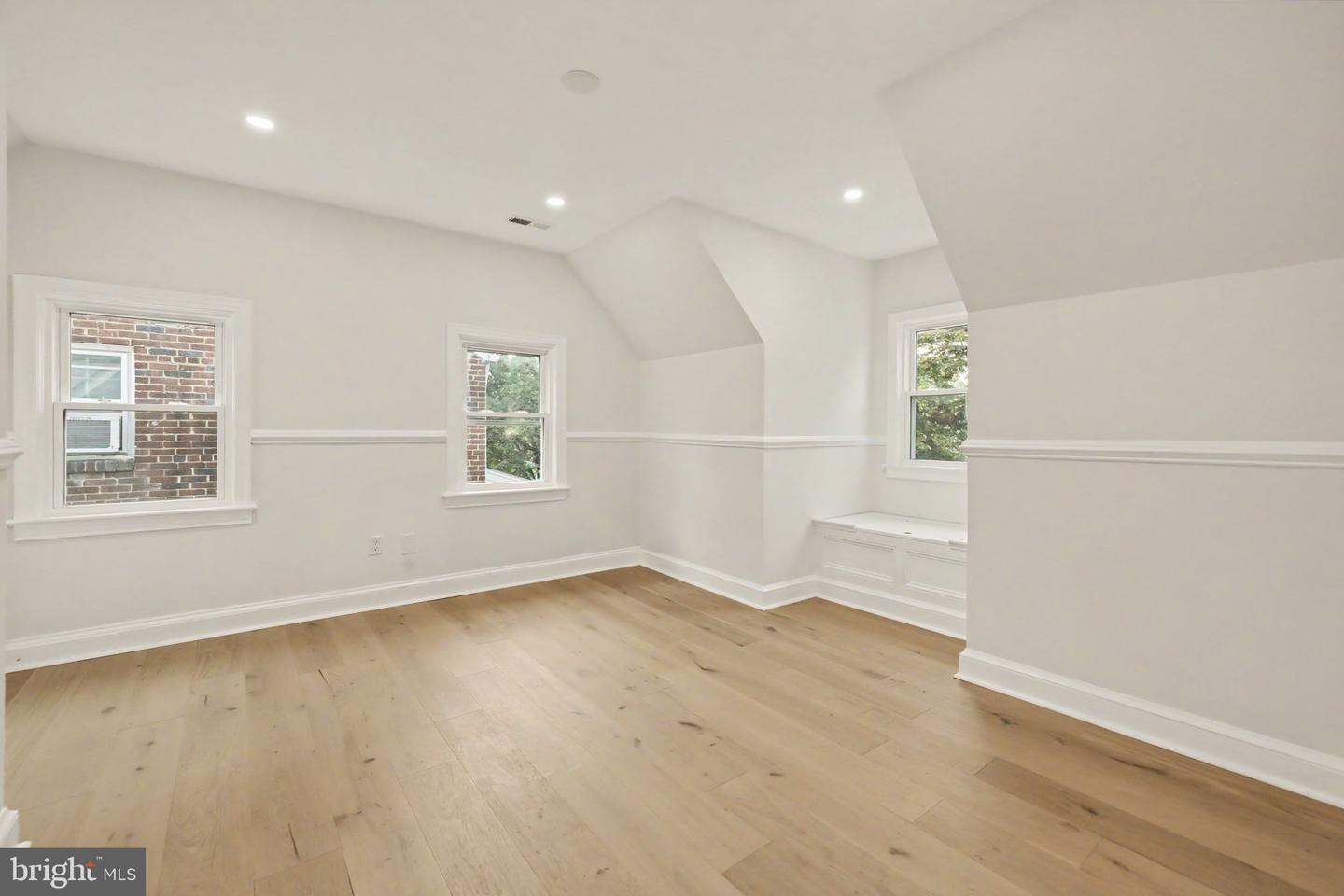 2613 Newton St Ne Property Photo 60