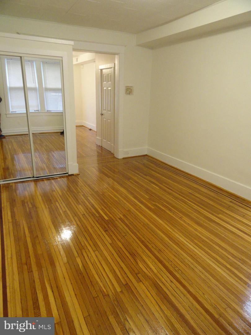 439 Quincy St Nw #1 Property Photo 5