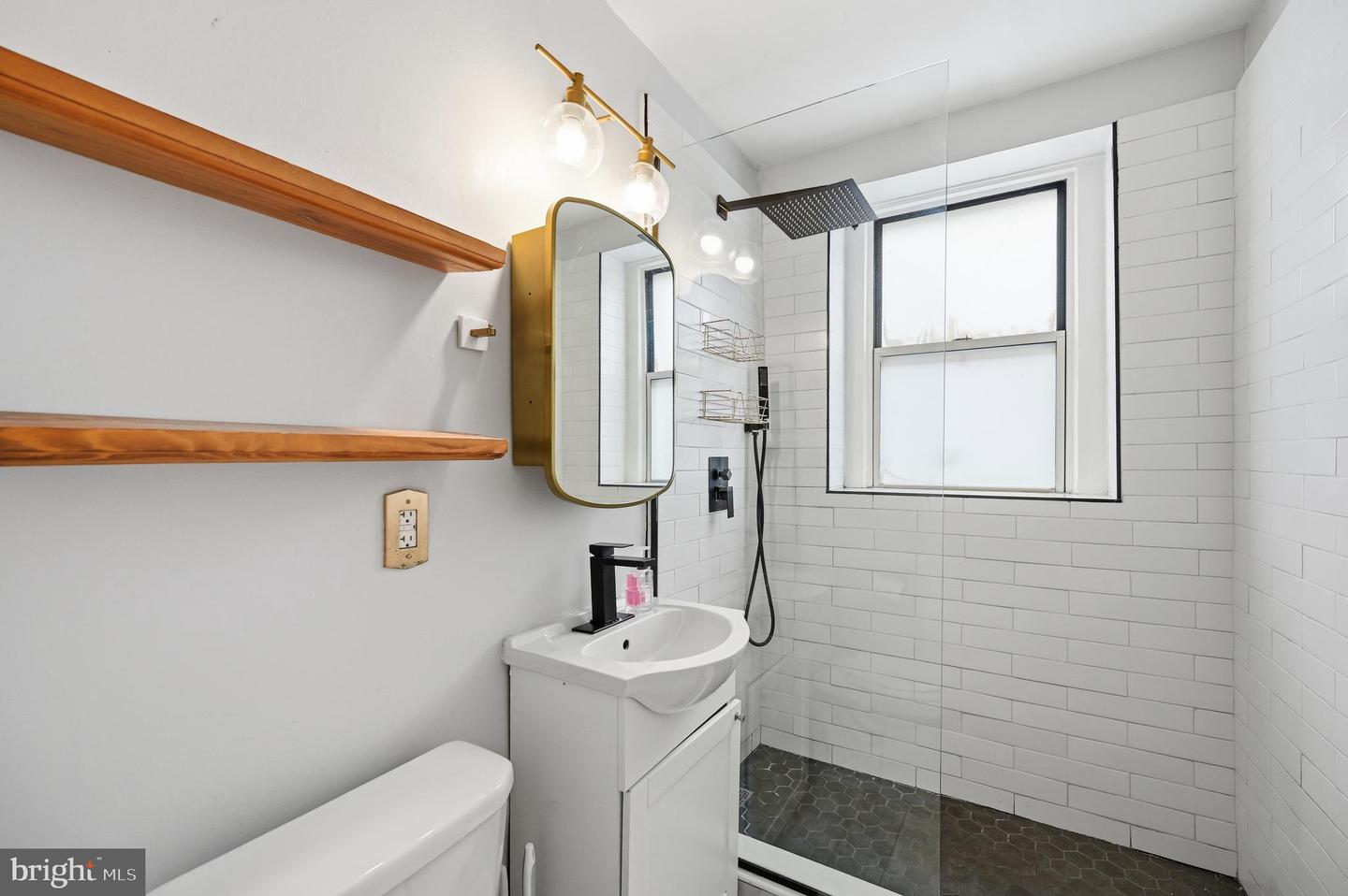 1820 Clydesdale Pl Nw #112 Property Photo 12