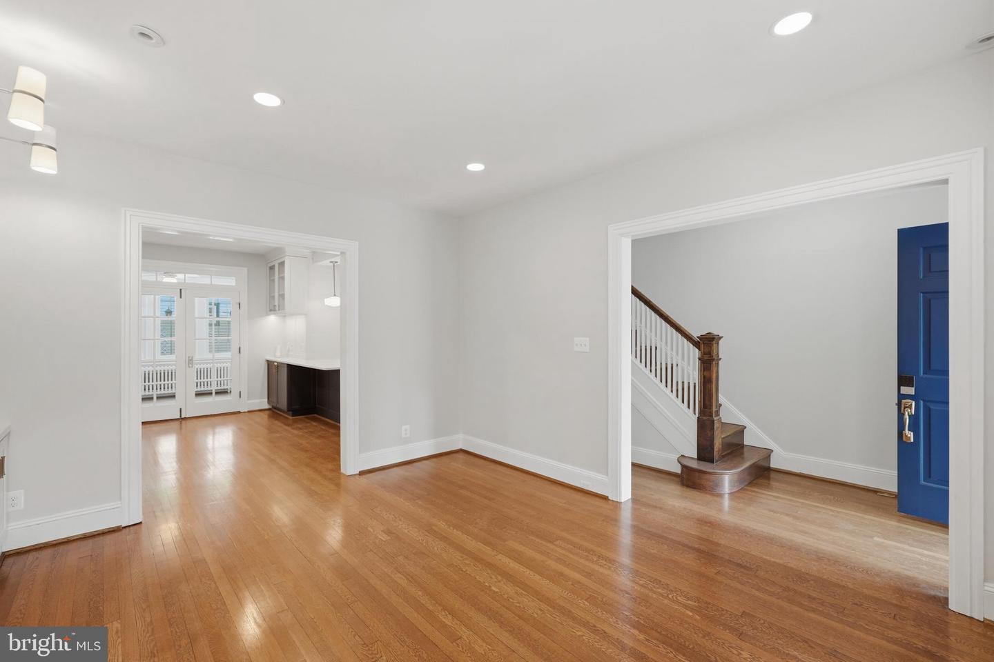 3839 Beecher St Nw Property Photo 4