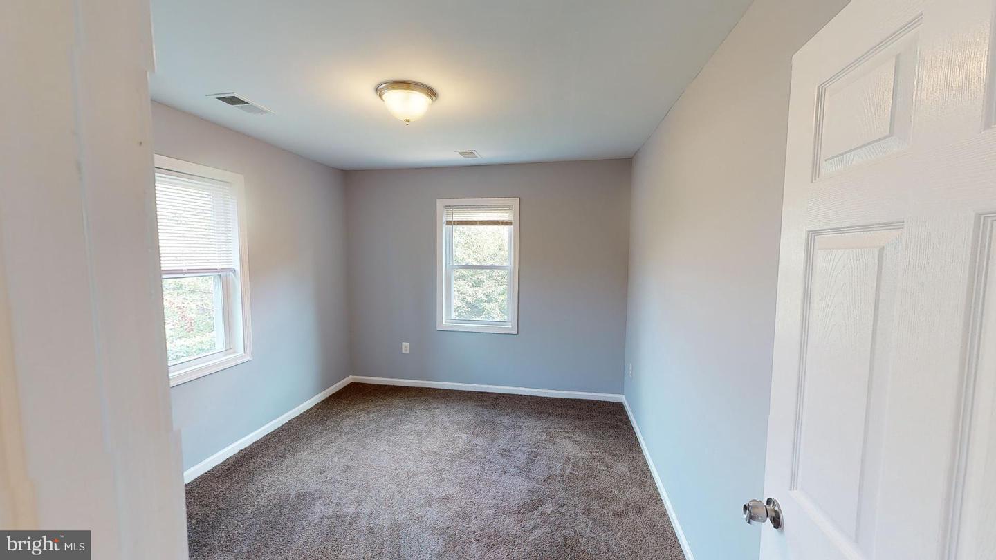 933 52nd St Ne #5 Property Photo 2