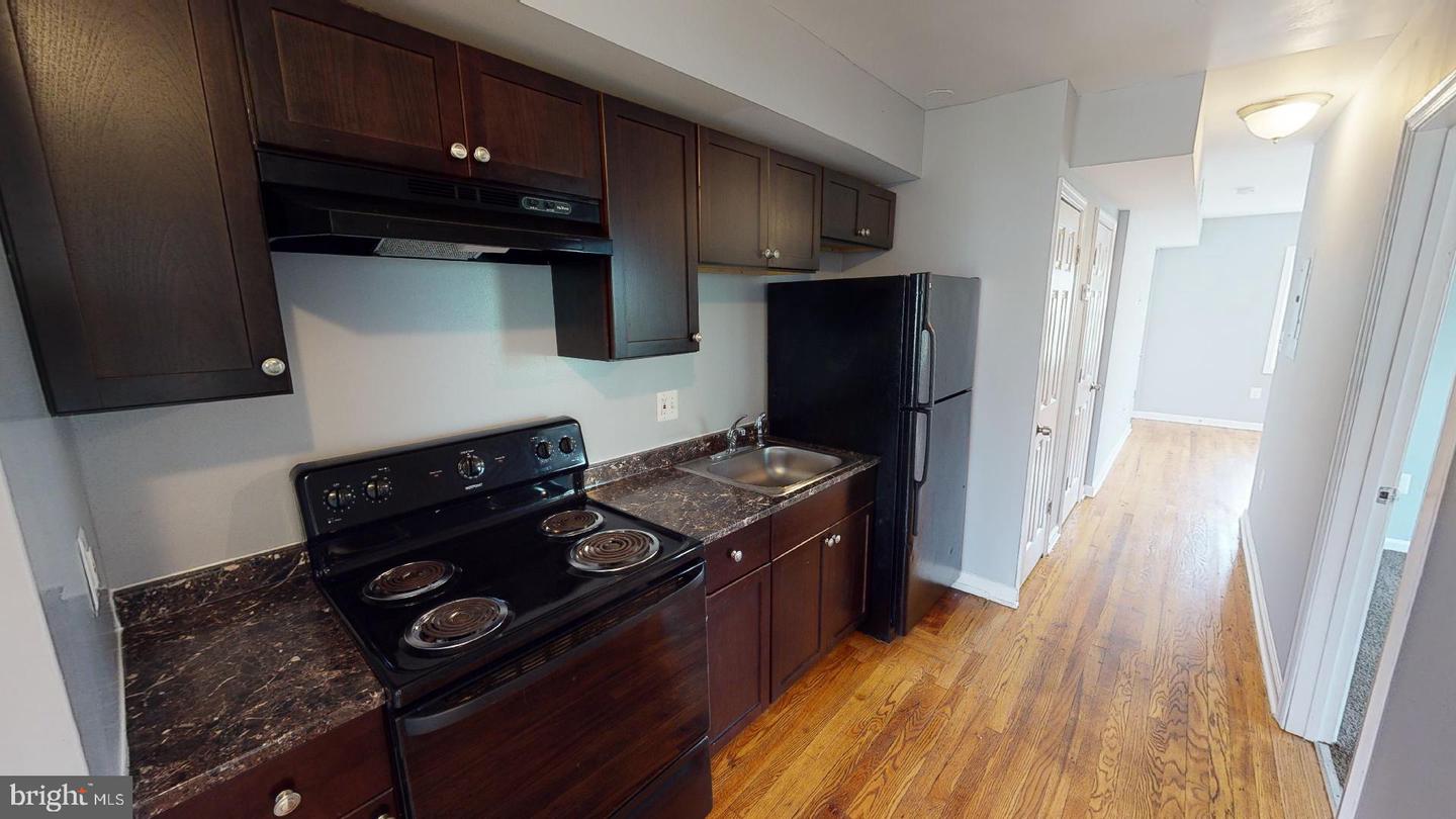 933 52nd St Ne #5 Property Photo 4