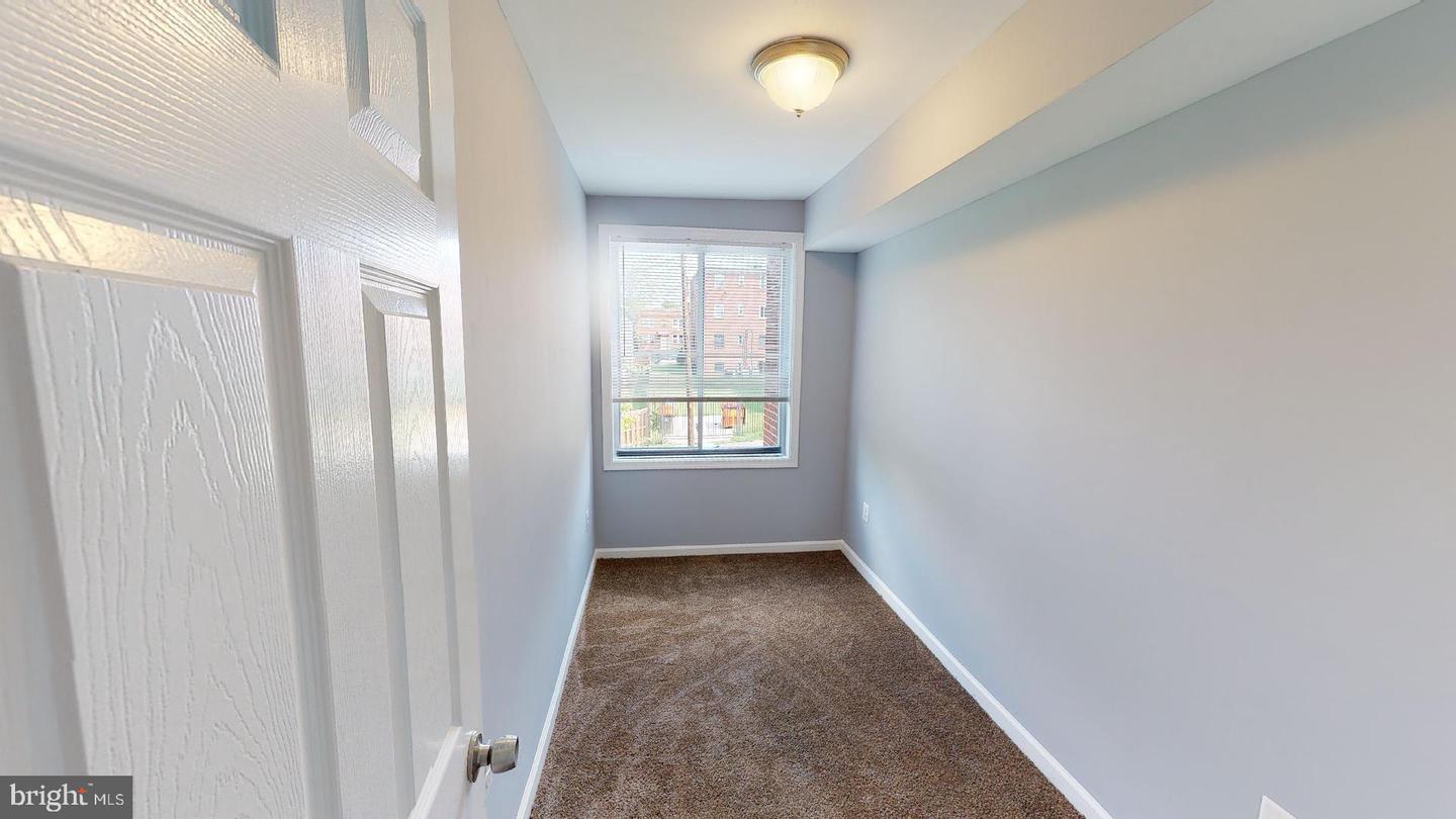 933 52nd St Ne #5 Property Photo 6