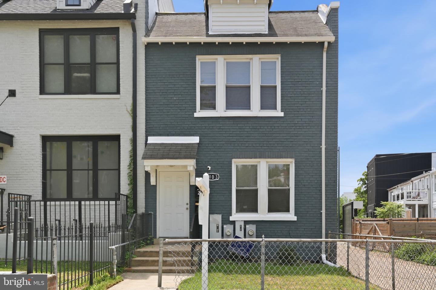 1103 QUEEN ST NE Property Photo 1
