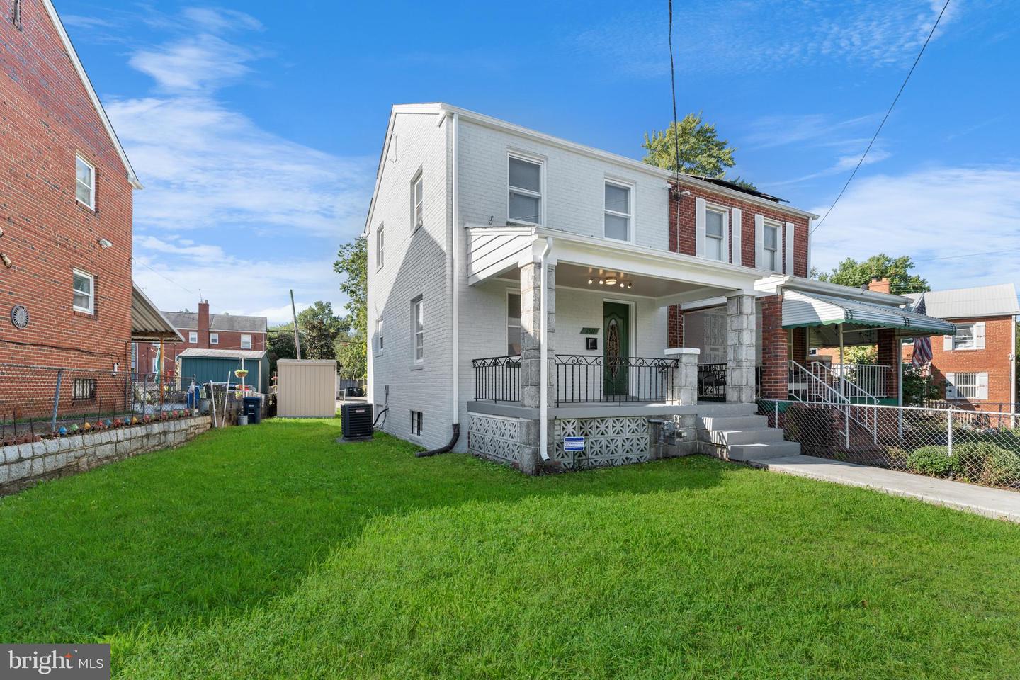 1811 T PL SE Property Photo 1