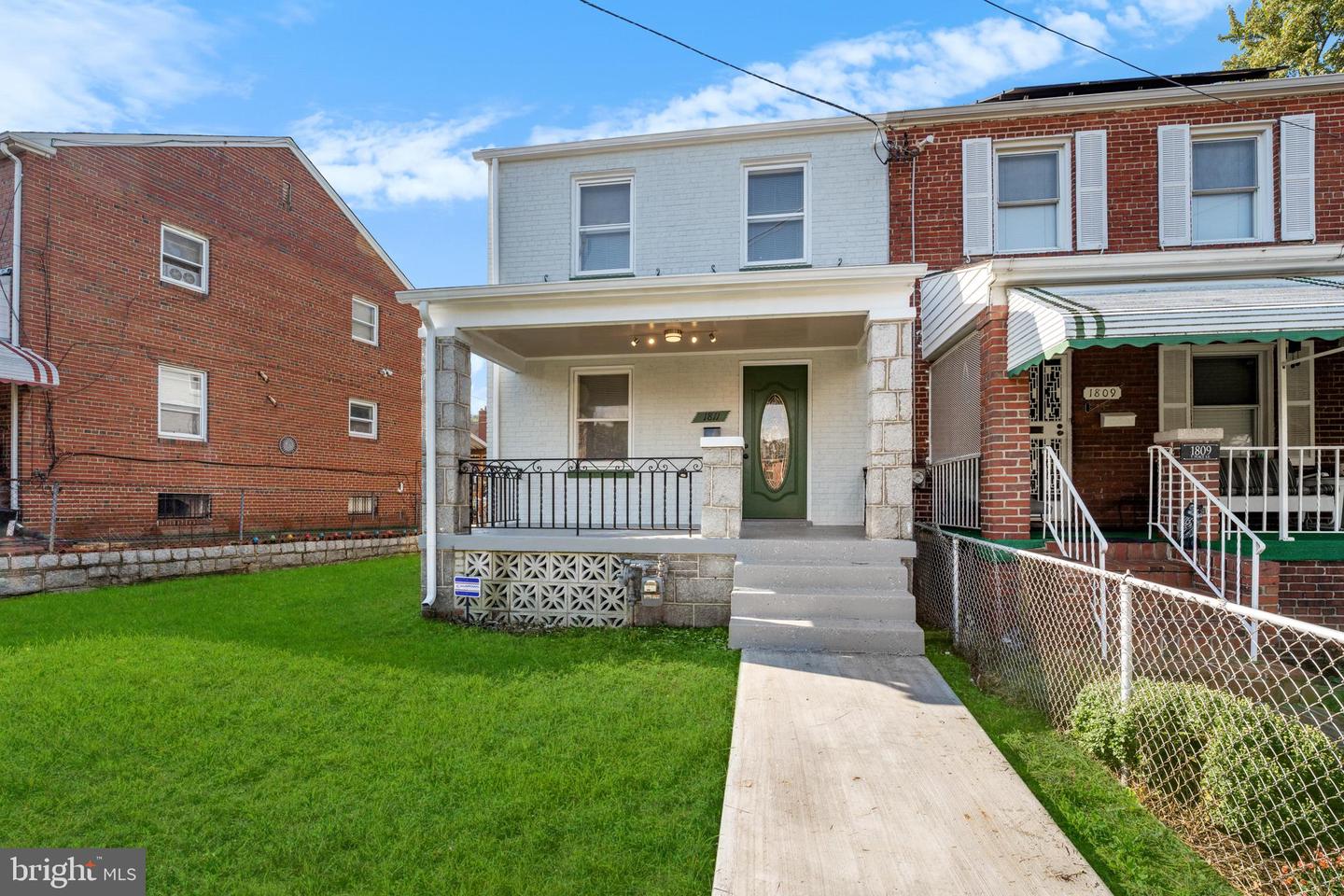 1811 T Pl Se Property Photo 3