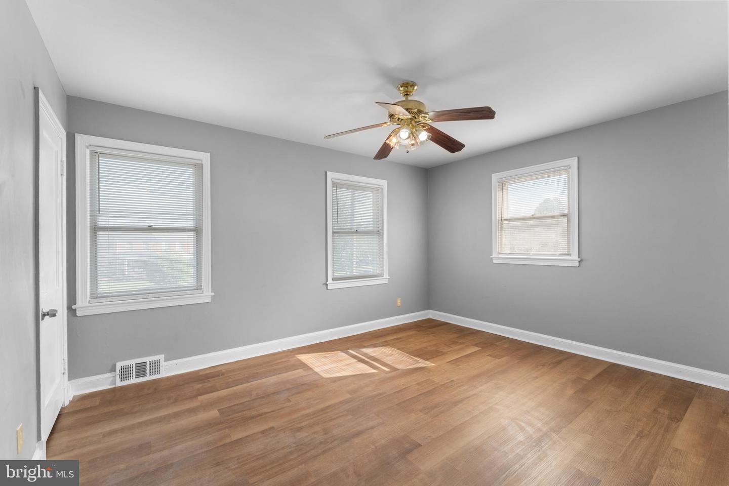 1811 T Pl Se Property Photo 16