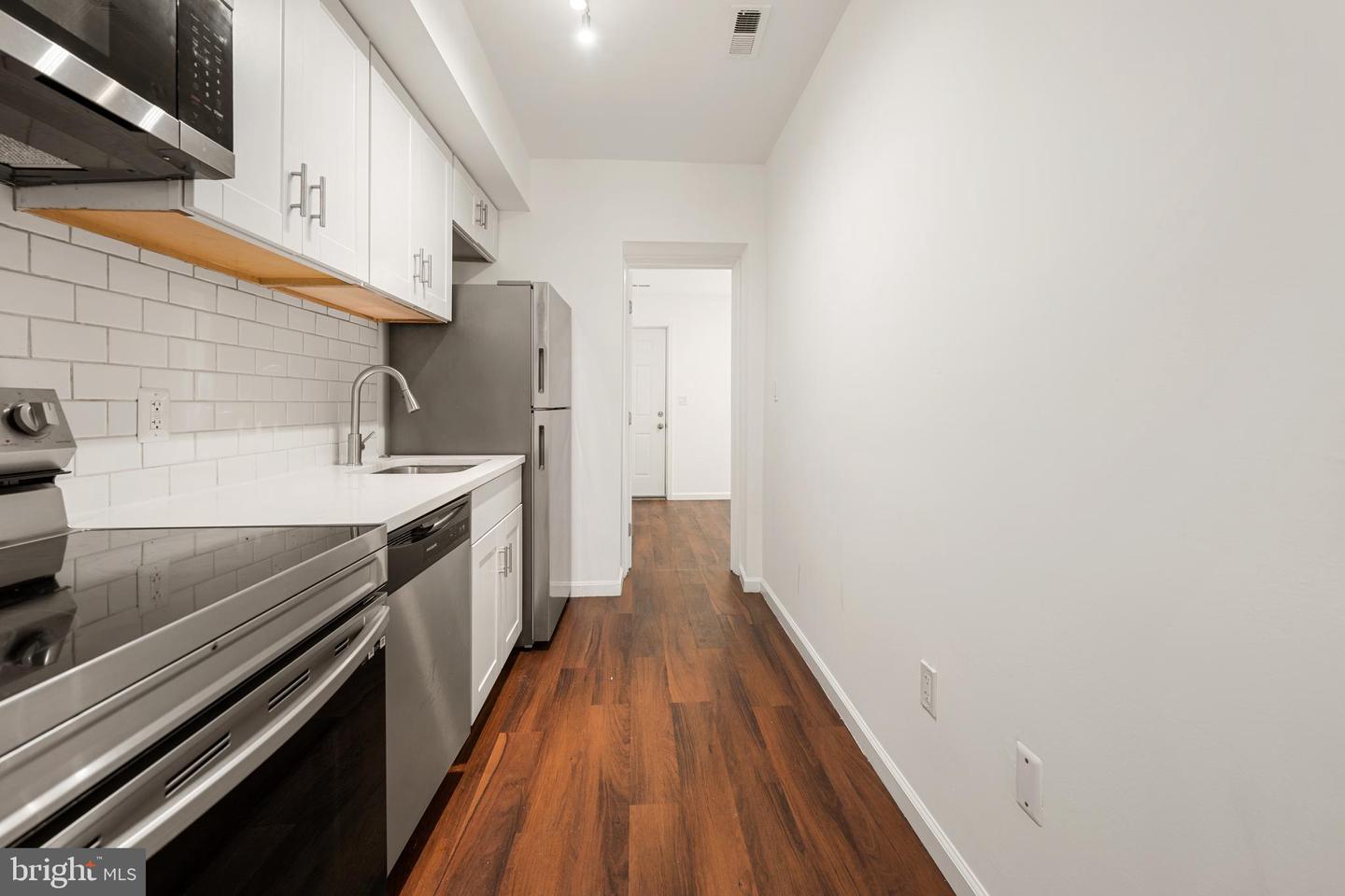 1838 C St Se #2 Property Photo 3