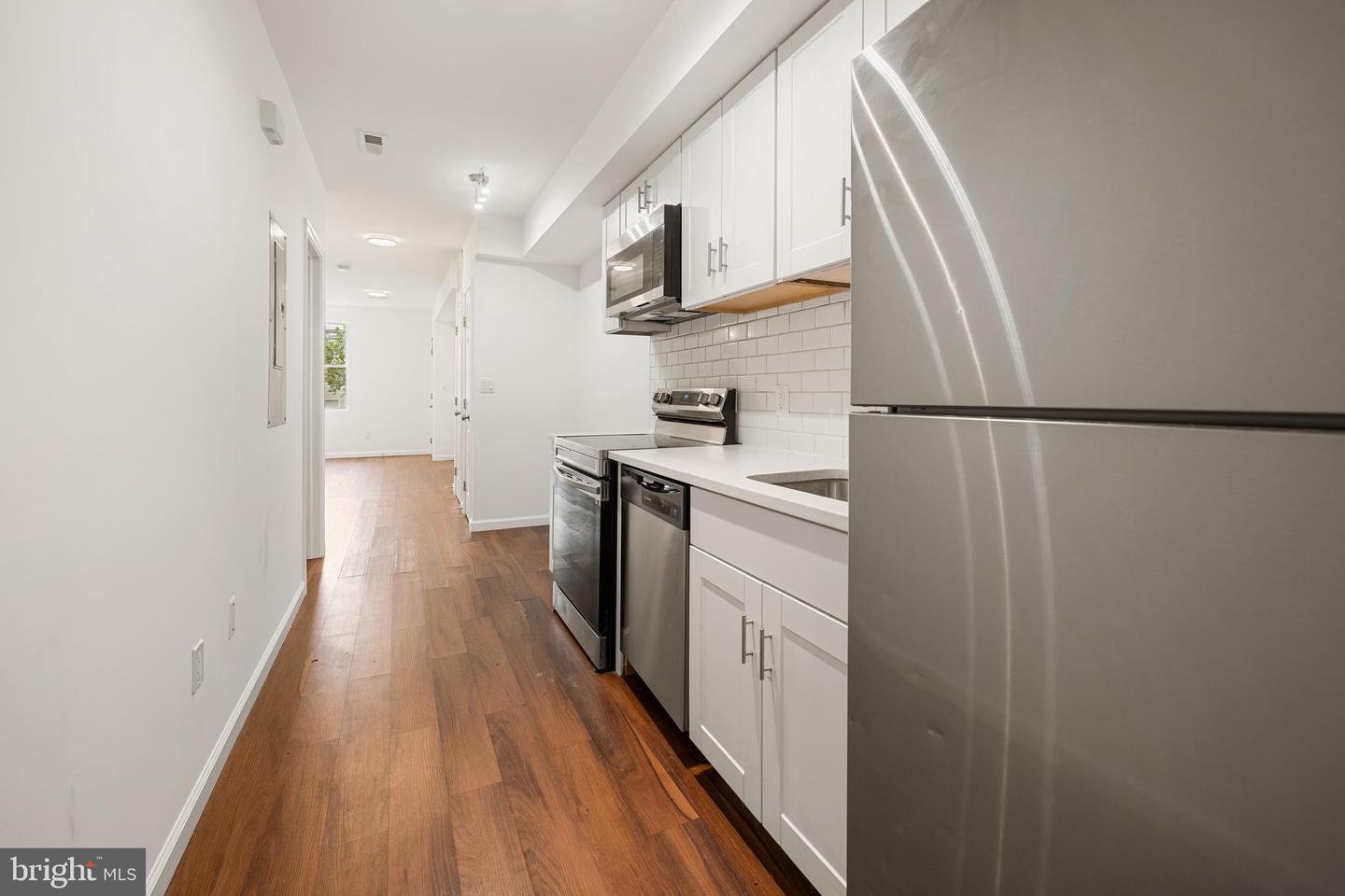 1838 C St Se #2 Property Photo 4