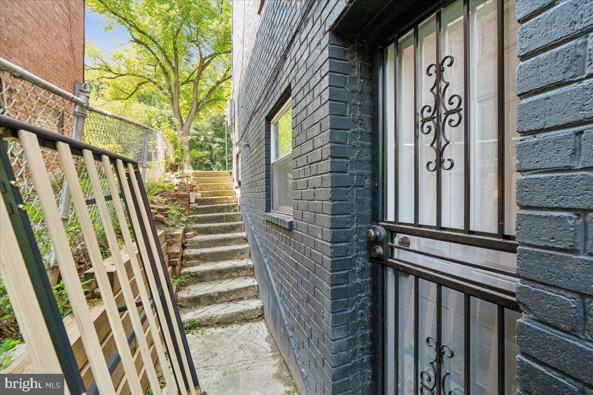 4120 E Capitol St Ne Property Photo 9