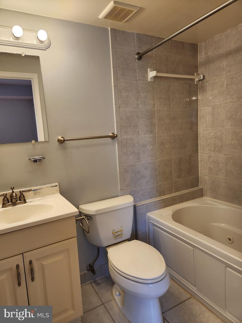 244 60th St Ne #201 Property Photo 6