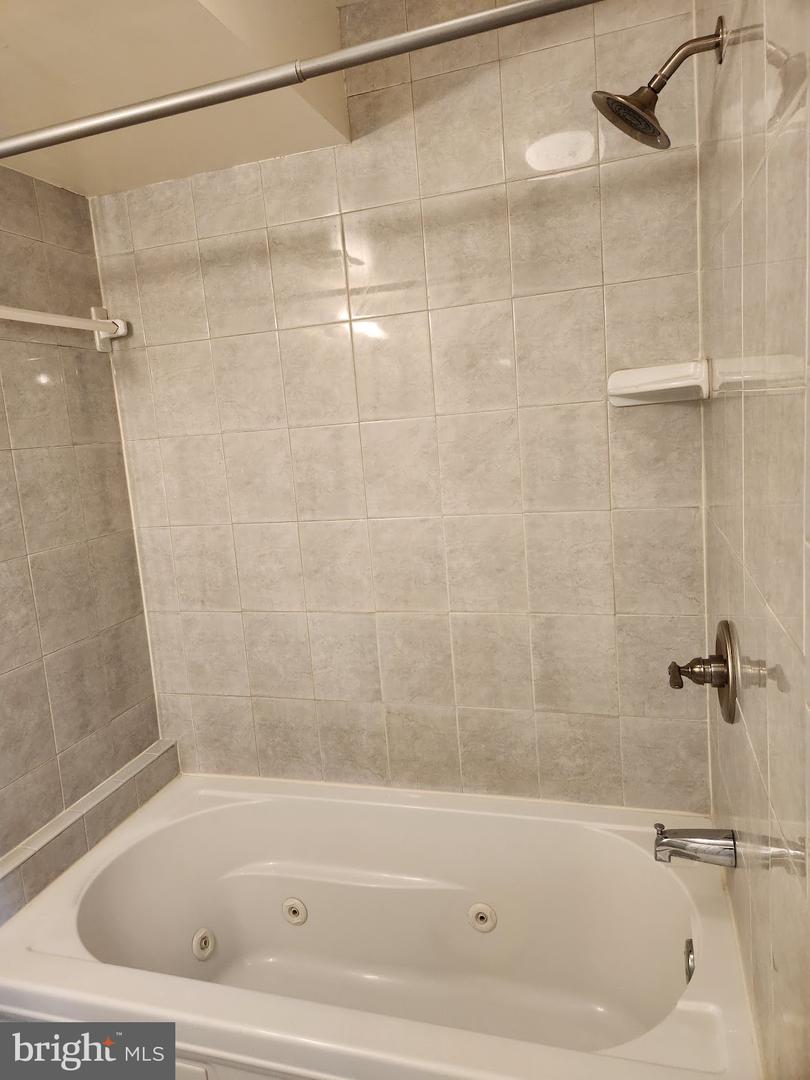 244 60th St Ne #201 Property Photo 7