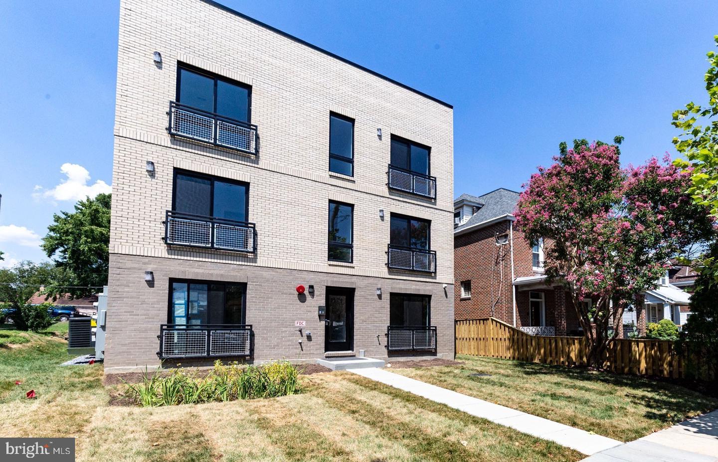 1904 IRVING ST NE #302 Property Photo 1