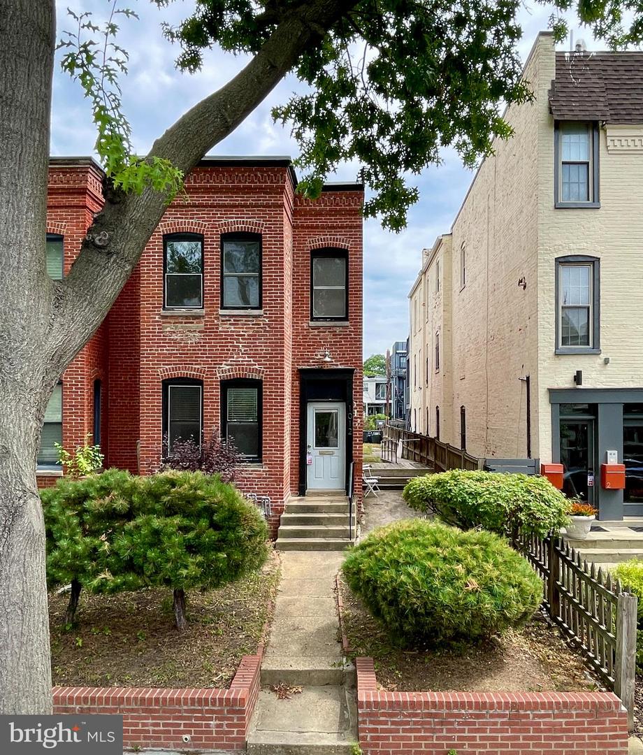1012 Florida Ave Ne Property Photo 2