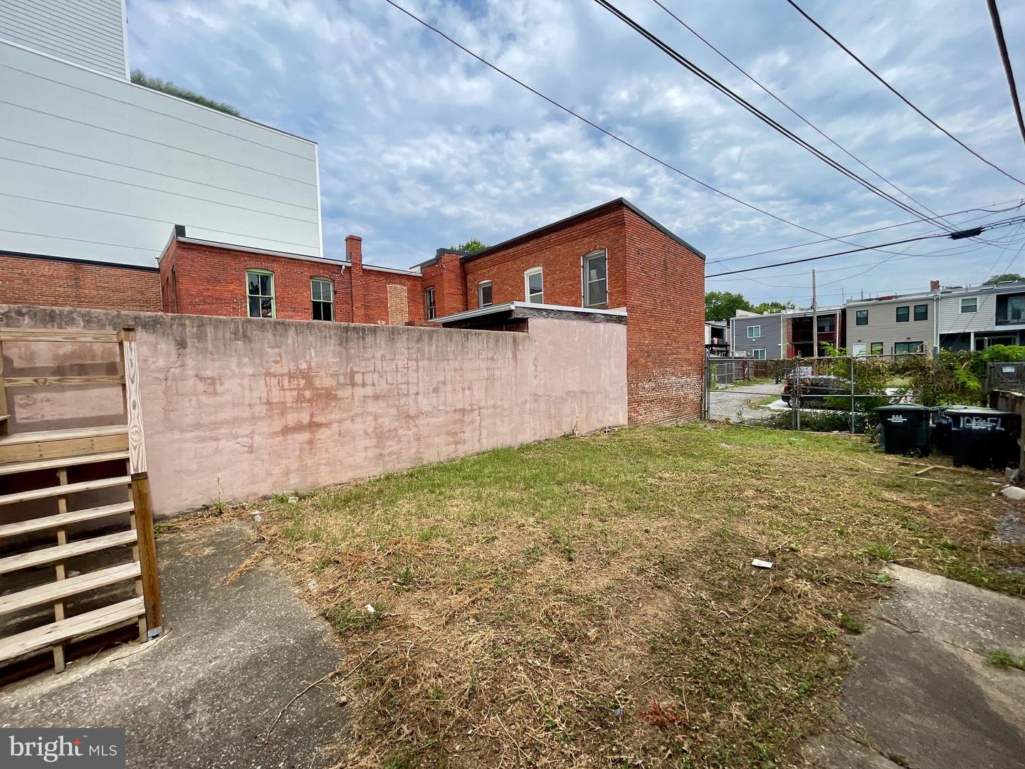 1012 Florida Ave Ne Property Photo 11