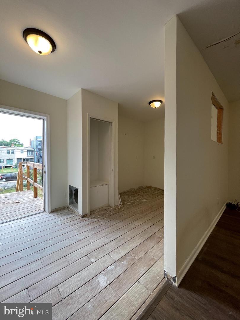 1012 Florida Ave Ne Property Photo 17