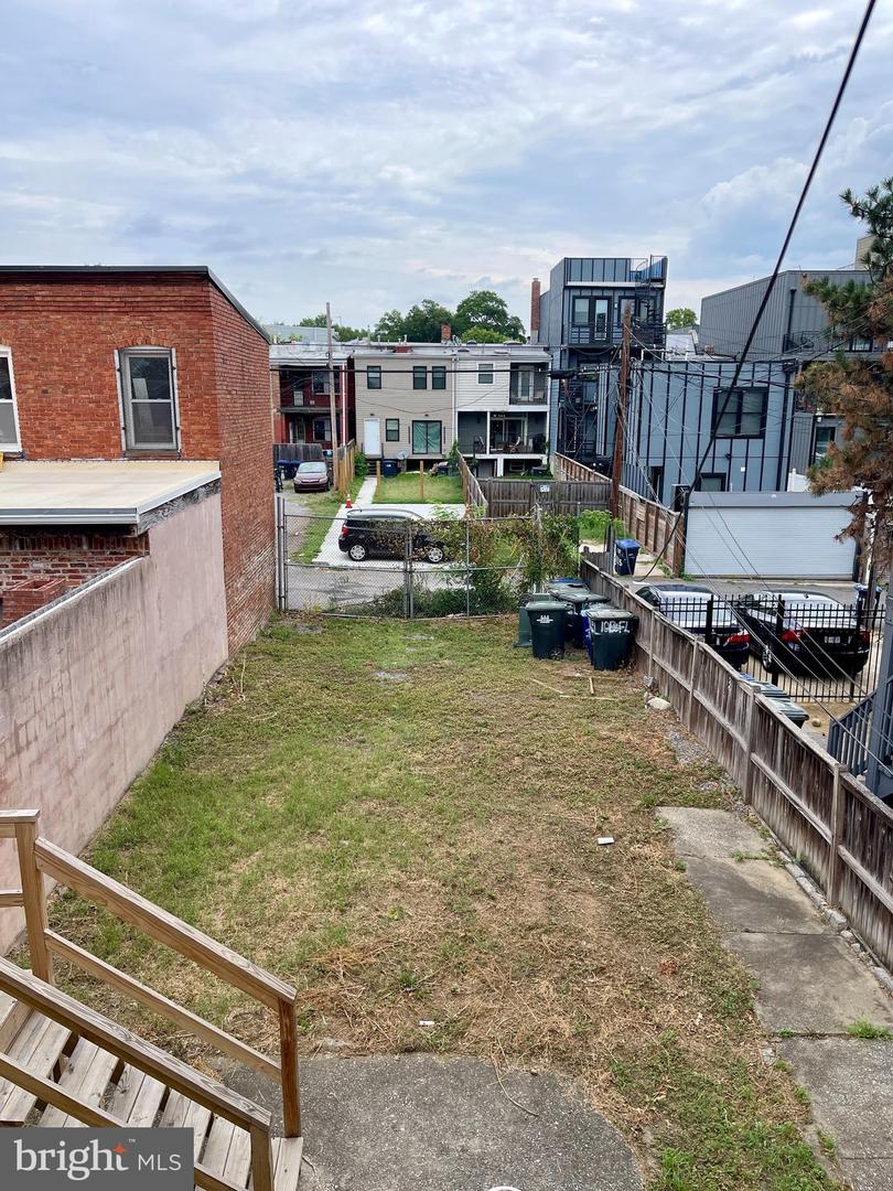 1012 Florida Ave Ne Property Photo 18