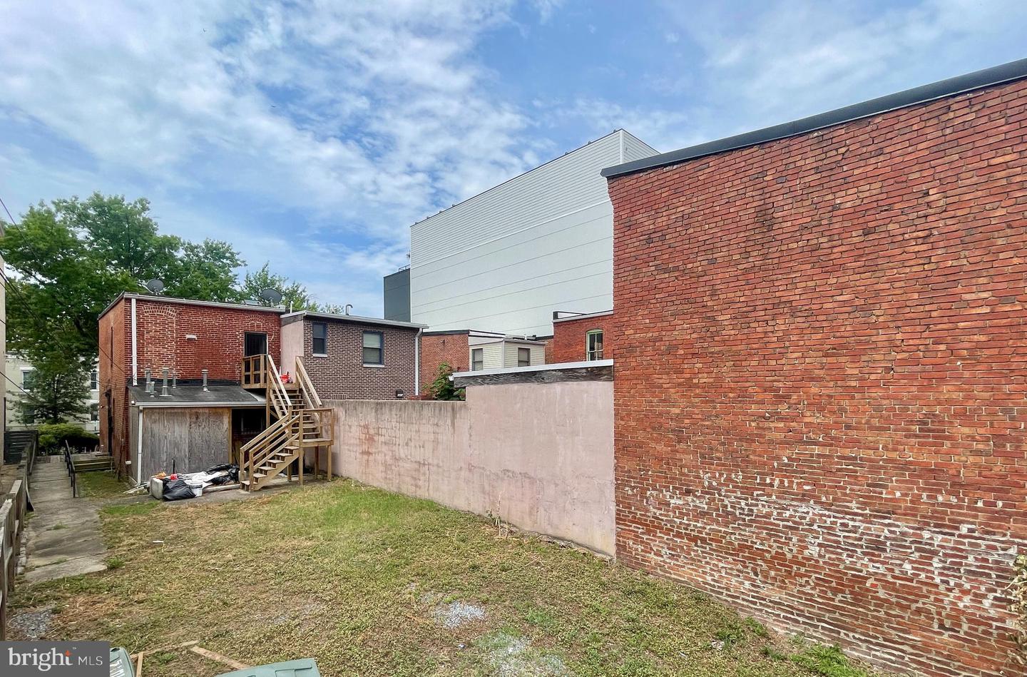1012 Florida Ave Ne Property Photo 21
