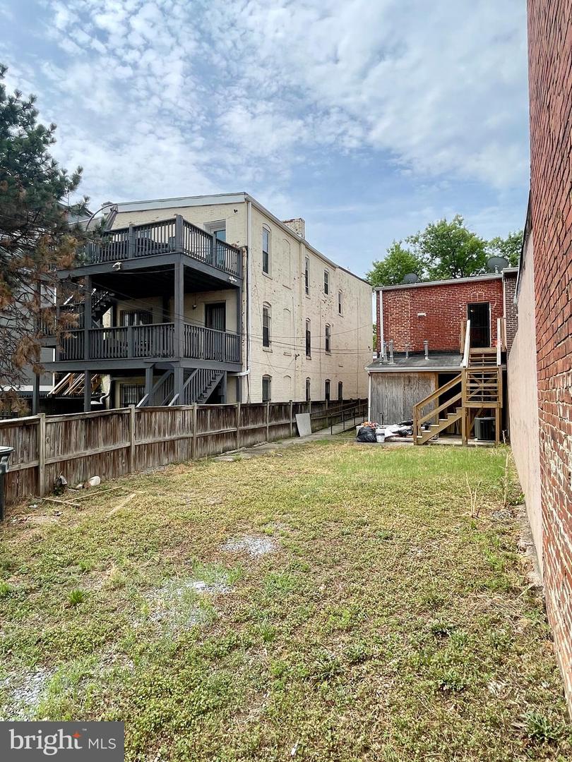 1012 Florida Ave Ne Property Photo 22